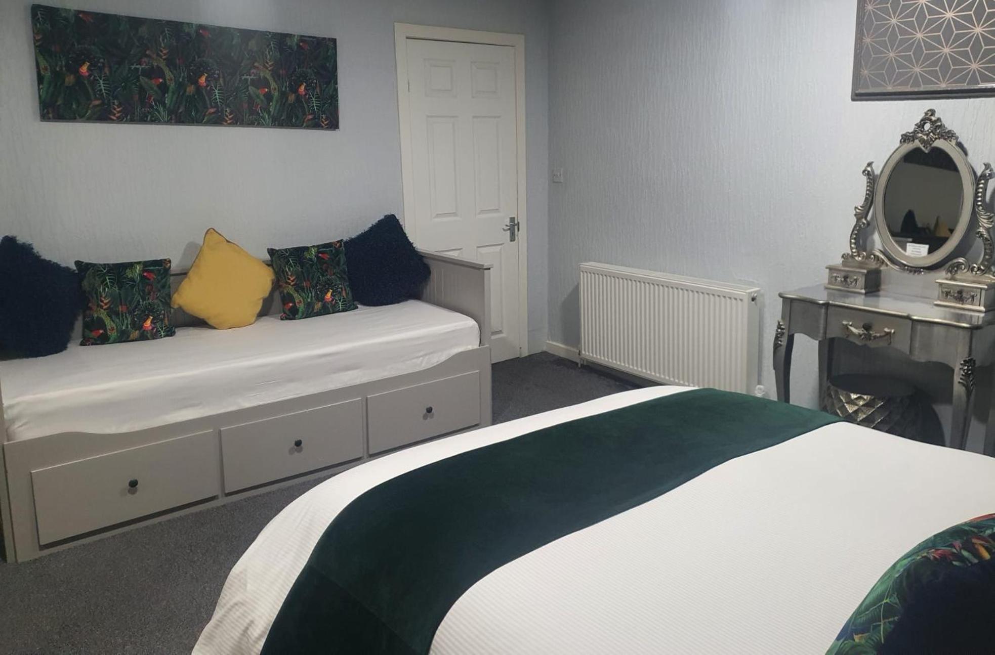 Saphire Glasgow Apartments Giffnock Экстерьер фото